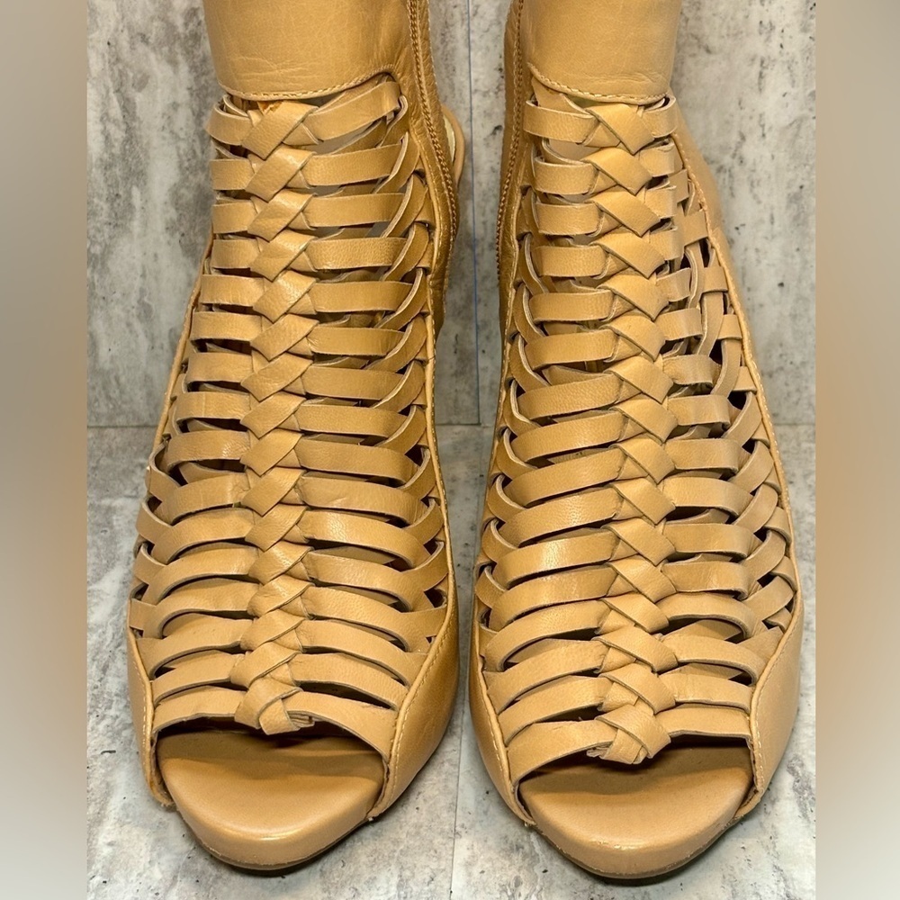 Gianni Bini Tan Brown Woven Leather Ankle Boots Booties Heels 9.5M - Picture 4 of 10